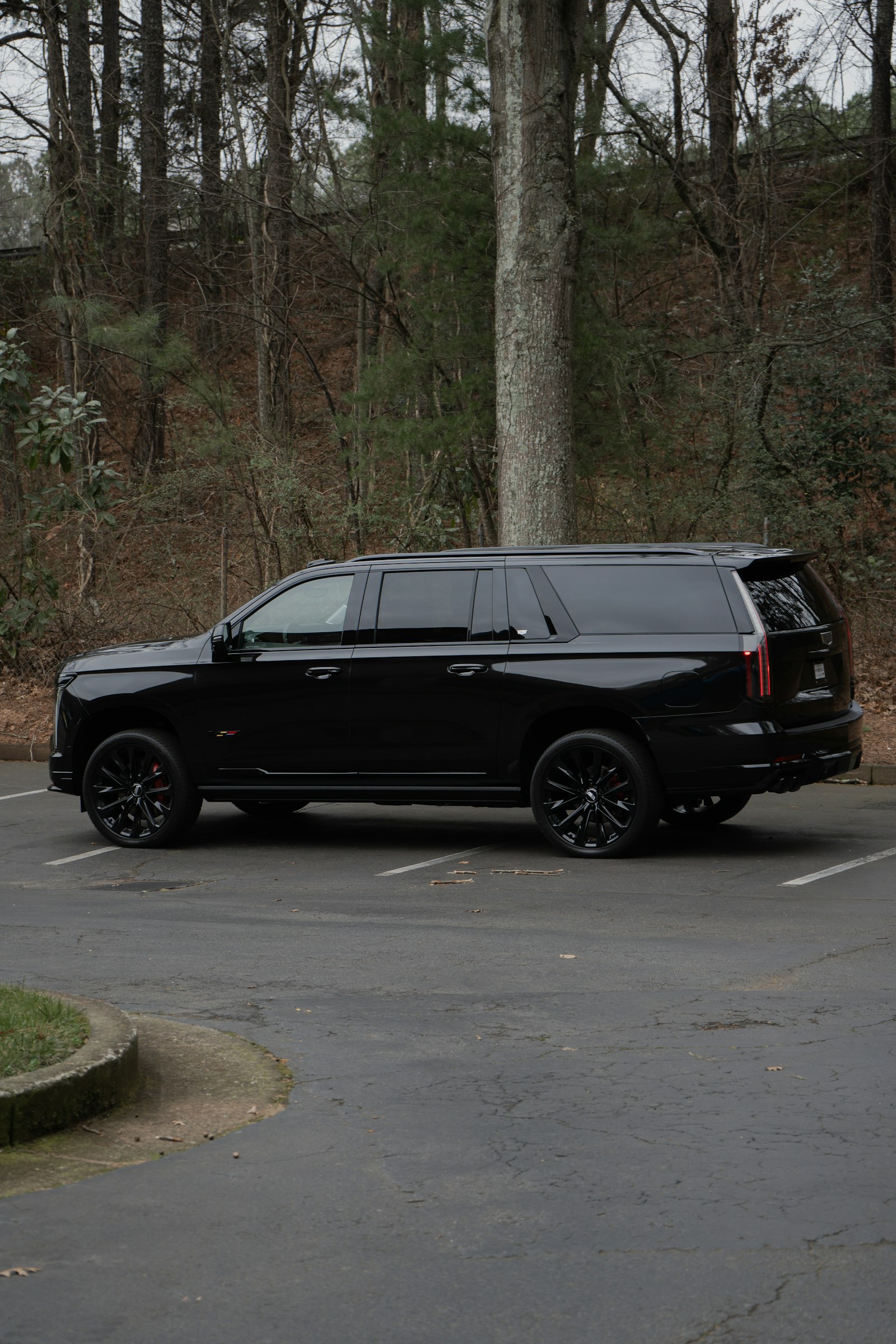 Escalade ESV side profile showing extended wheelbase